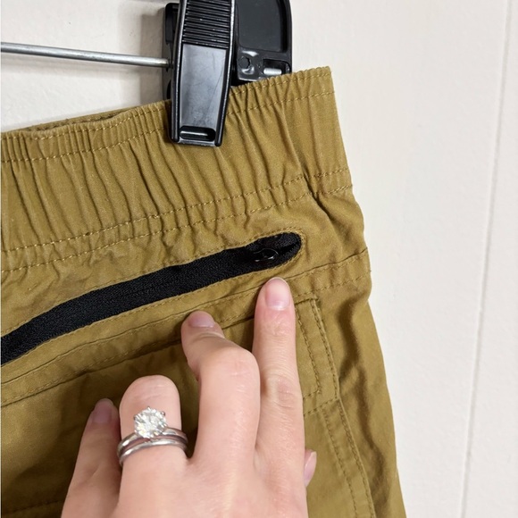 Burton mens brown tan shorts size 32 - Picture 6 of 6